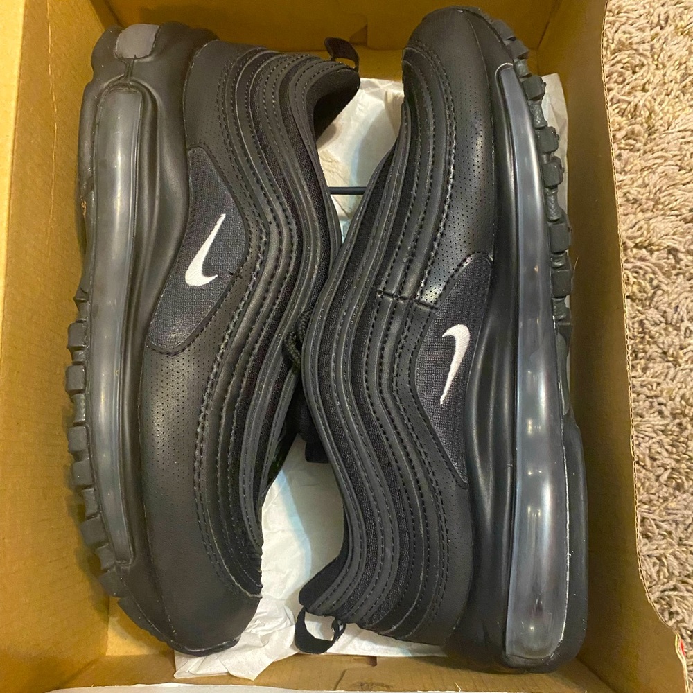 Perfect Condition. Barely Worn - image 1